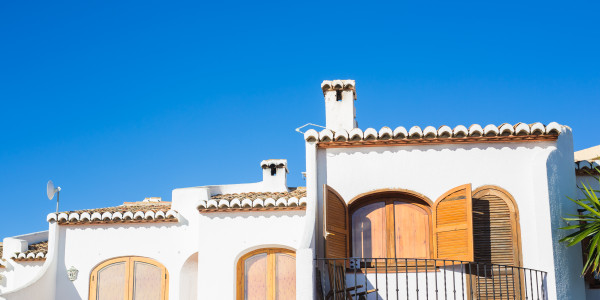 Pintar Fachadas de Casas Unifamiliares / Chalets en Lleida · Pinturas para Pintado de Fachadas Metálicas o de Hormigón