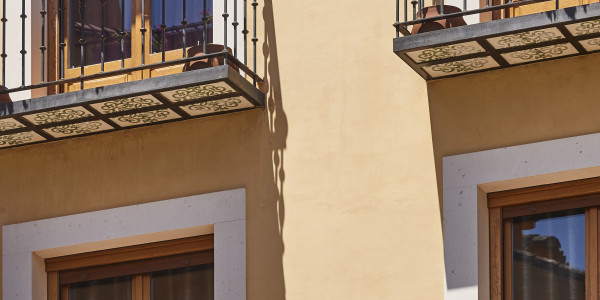 Pintar Fachadas de Casas Unifamiliares / Chalets en Lleida · Pintura anticorrosiva para Barandillas, Rejas y otros Elementos