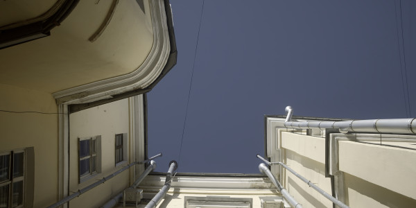 Trabajos Verticales en Fachadas de Edificios / Viviendas Lleida · Pintado de Edificios Altos, Patios Interiores de Luces y Estructura Complejas